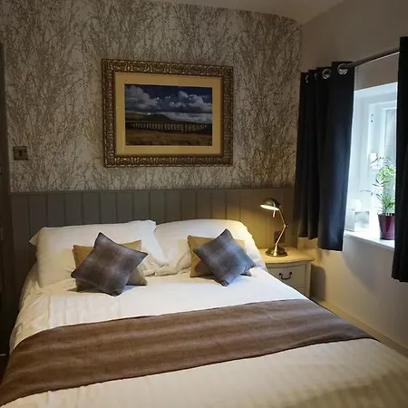 イン The Game Cock 3*