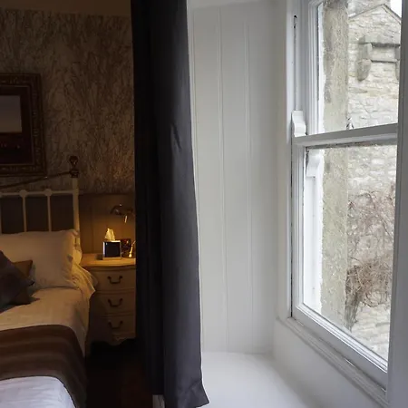 The Game Cock 3* Austwick