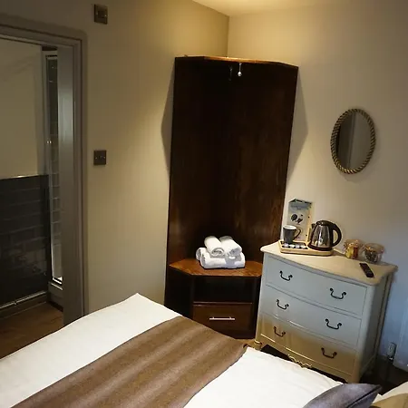 イン The Game Cock 3*