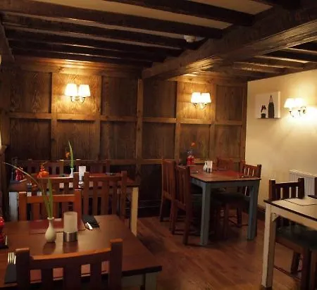 イン The Game Cock 3*