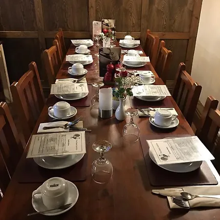 イン The Game Cock 3*