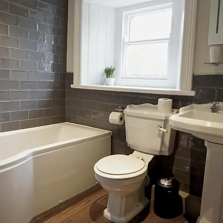 The Game Cock 3* Austwick