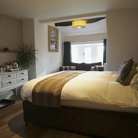 Inn The Game Cock 3*