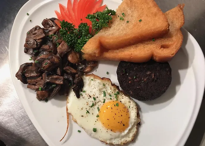 The Game Cock 3* Austwick