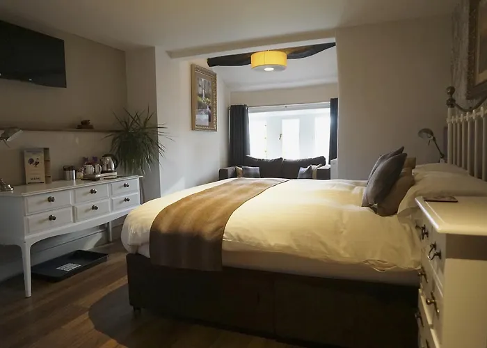 Inn The Game Cock 3*